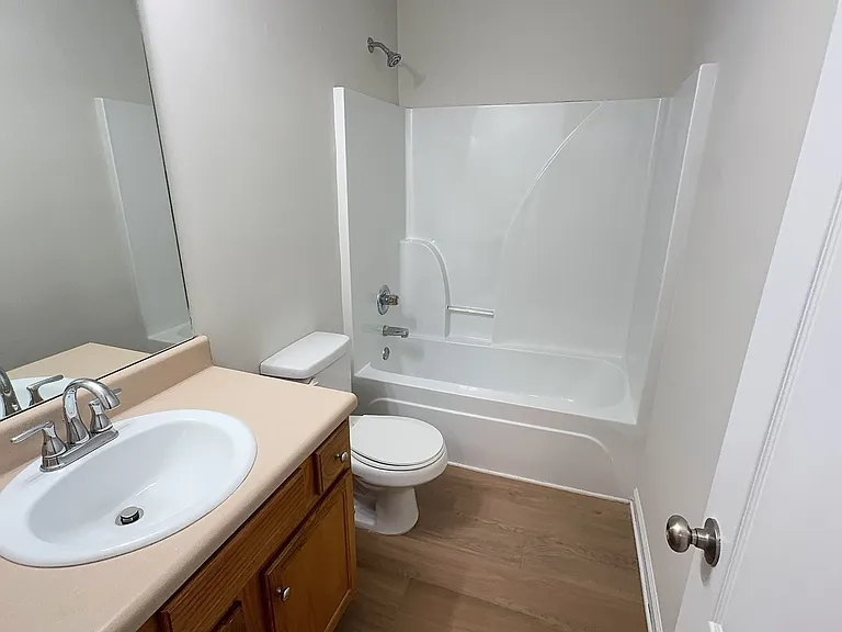 136 Bridgewater Cir — Photo 5