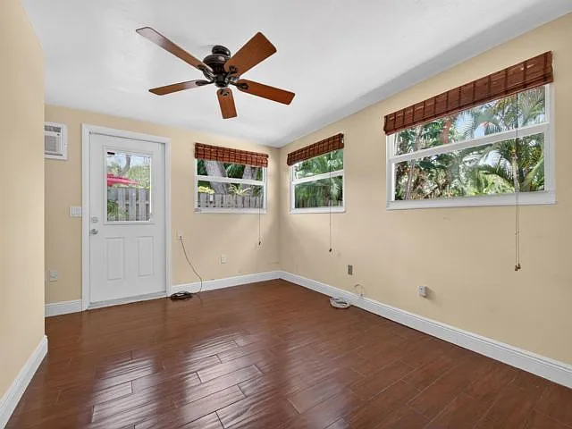 701 SW 5th St — Photo 8