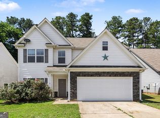 29 Hill Top Cir, Grantville, GA 30220