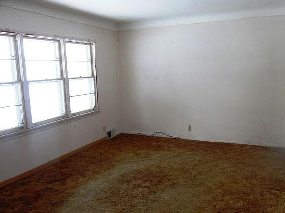 4th image of 2273 S Ave E
