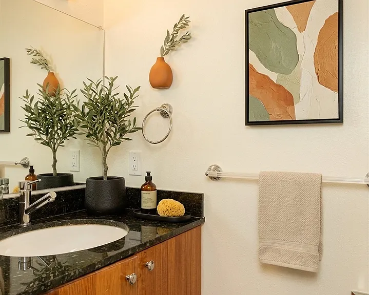 Evanston Apartments - Located on the north side of Fremont — Photo 13