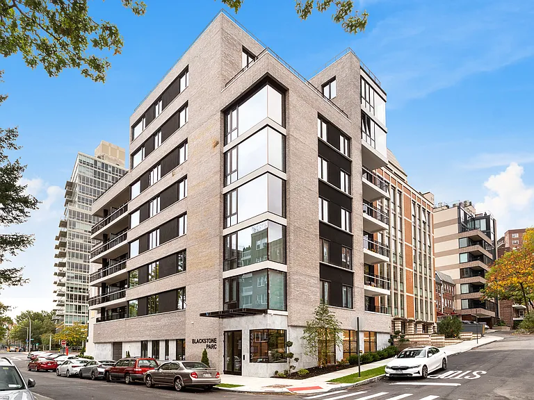 3707 Blackstone Ave #500 — Photo 32