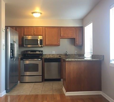 Kitchen with eat-at bar