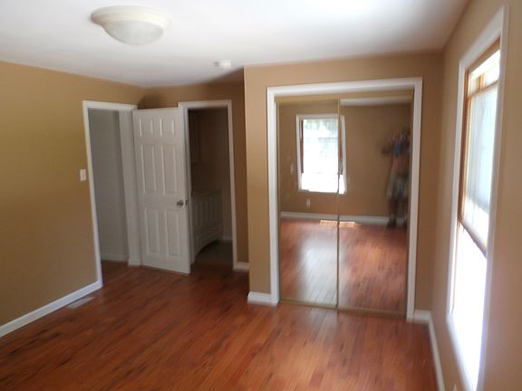 5th image of 129 Pine Needle Dr