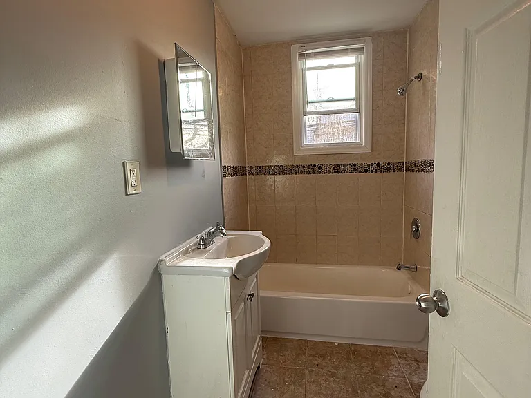 294 S 7th St #1 — Photo 5