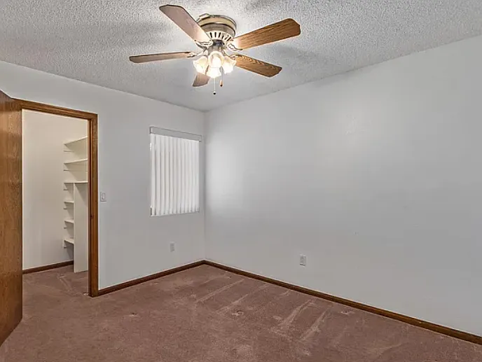527 N 161st Ave — Photo 10