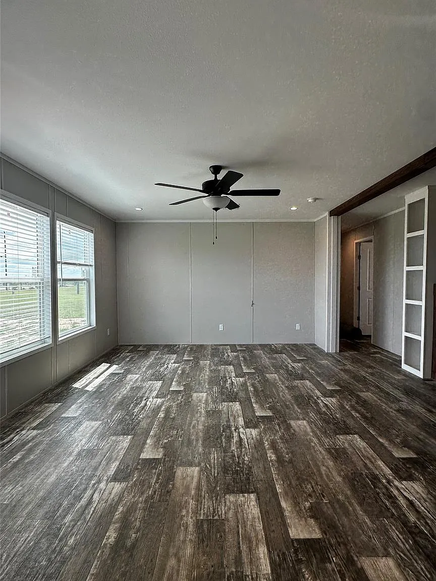 4 bed, 2.0 bath, 1458 sqft, $2,200 — Photo 2