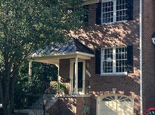 1476 Park Garden Ln, Reston, VA 20194