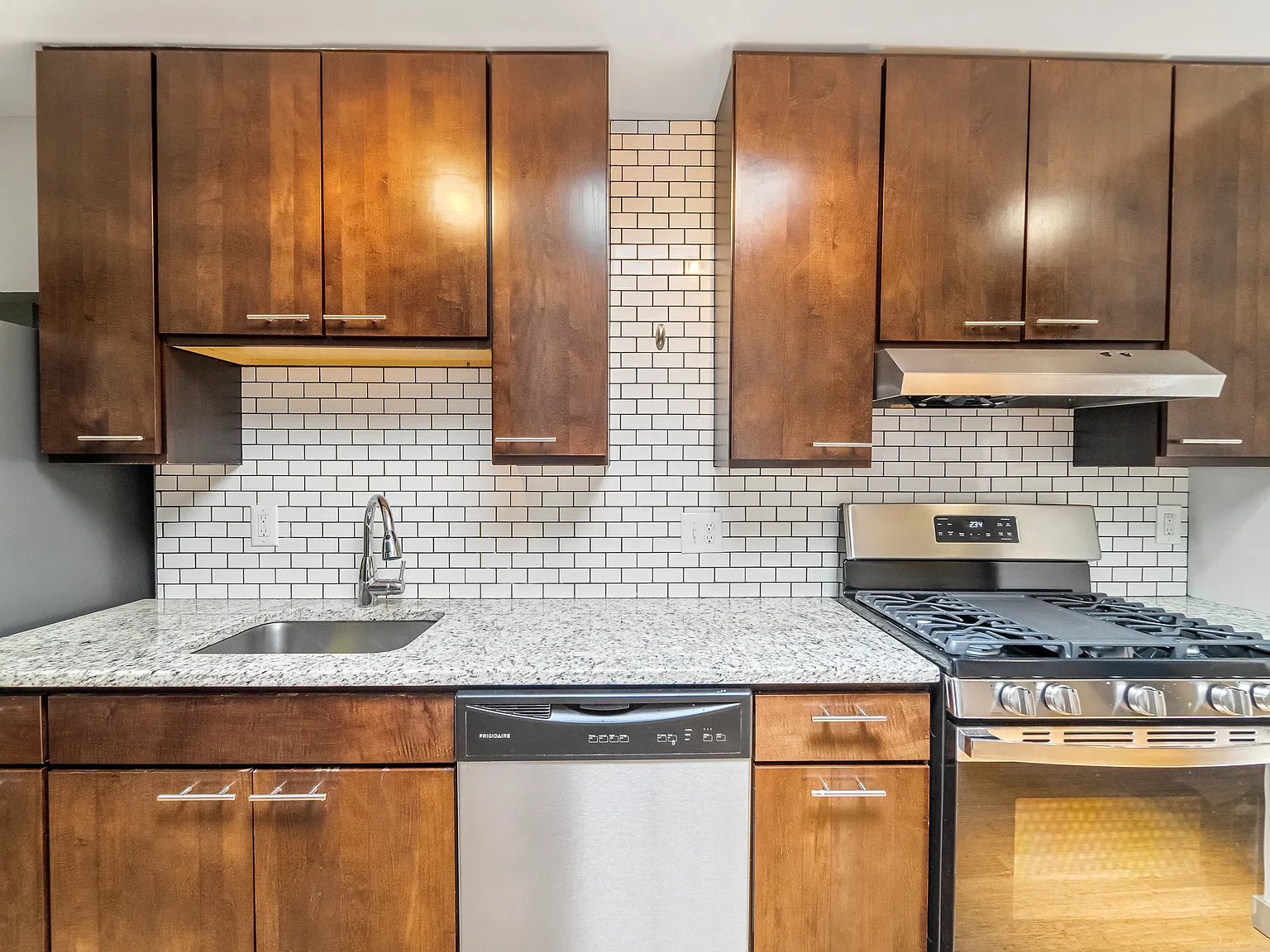 2 bed, 1200 sqft, $2,700 — Photo 3