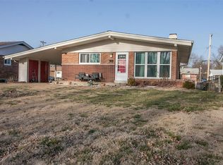 11 Tamma Ln, Hazelwood, MO