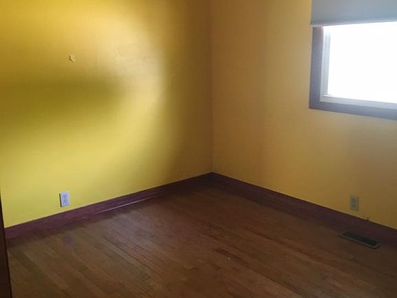 4th image of 29763 Eastwood Ln