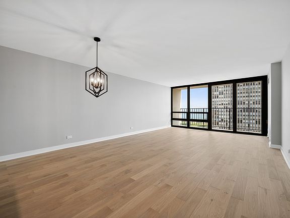 5th image of 1636 N Wells St APT 2401