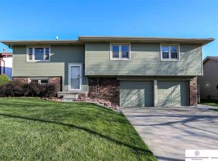 12702 Lillian St, Omaha, NE 68138