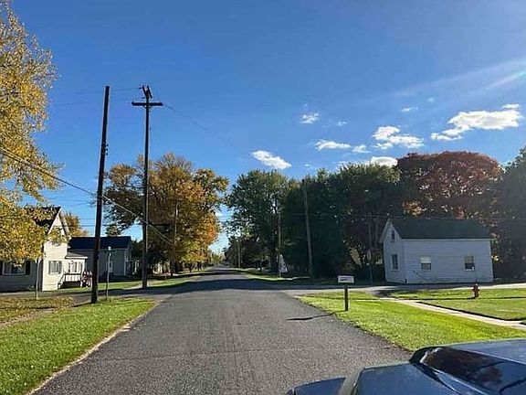 Exterior Neighborhood (street photo)