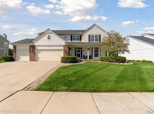 1029 Equestrian Dr, South Lyon, MI