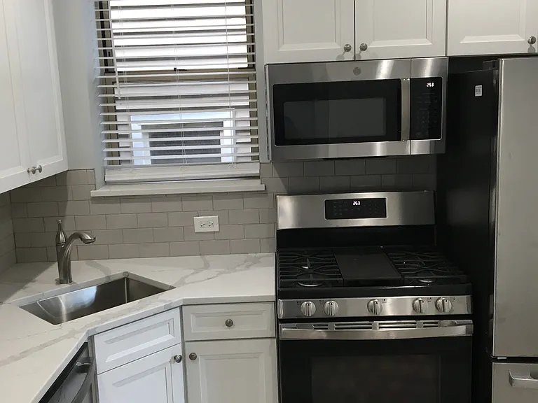 4879 N Ashland Ave #1 — Photo 2
