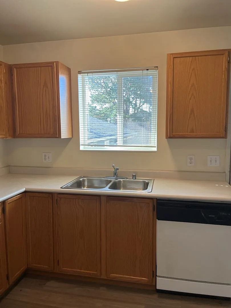 Salish Square Apartments — Photo 3