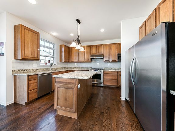 3rd image of 1914 Norwich Ln