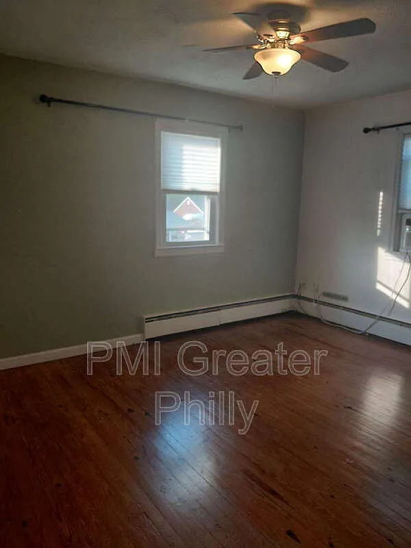 3 bed, 1.5 bath, 1230 sqft, $2,000 — Photo 4