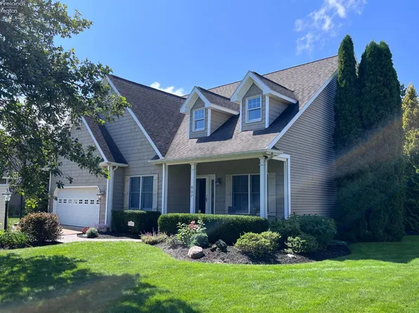 607 Heron Dr, Huron, OH 44839