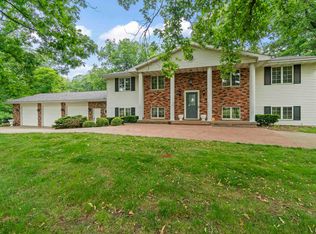 201 E Lake Shore Dr, Edelstein, IL 61526