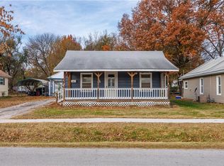 1607 N 8th St, Neodesha, KS 66757