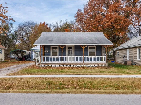 1607 N 8th St, Neodesha, KS 66757