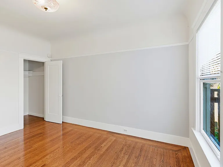 380 29th St #2 — Photo 34