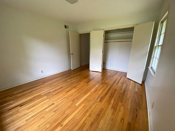4th image of 115 Lancaster Dr #B