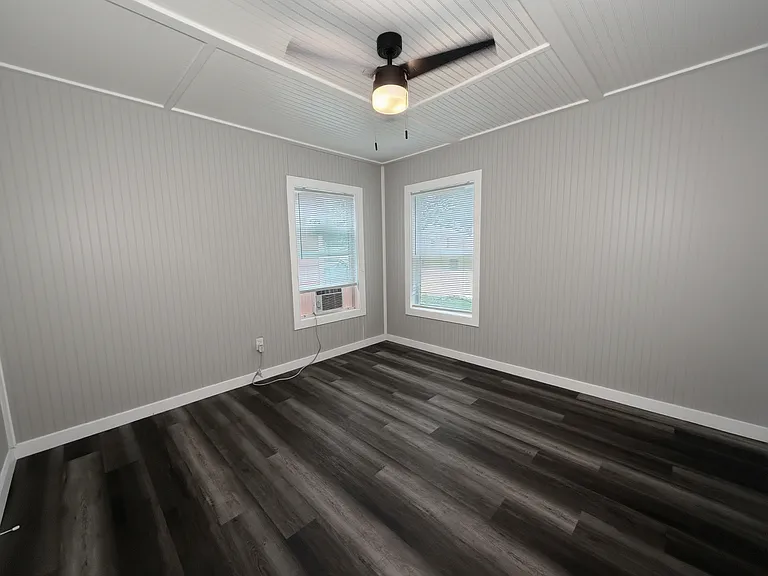 1016 W Crawford St — Photo 9