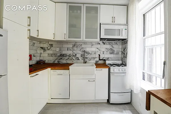 Sold by Compass | media 7