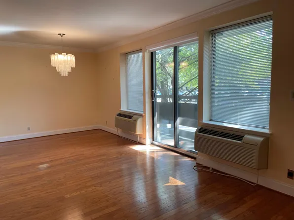 (undisclosed Address), Great Neck, NY 11021