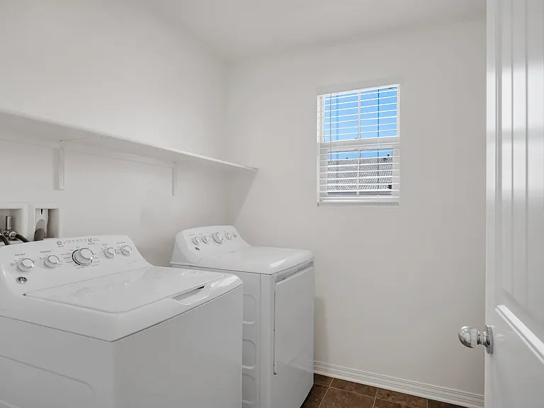24134 Tuscany Ave — Photo 18