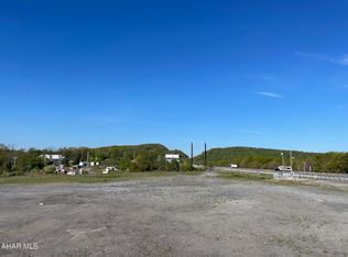 946 Lincoln Hwy, Breezewood, PA 15533