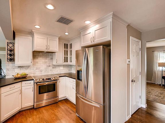 5th image of 2835 S Vine St