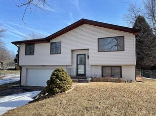 301 Chestnut Dr, Gretna, NE 68028