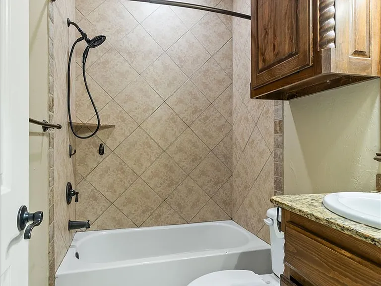 5701 NW Lady Marna Ave — Photo 18