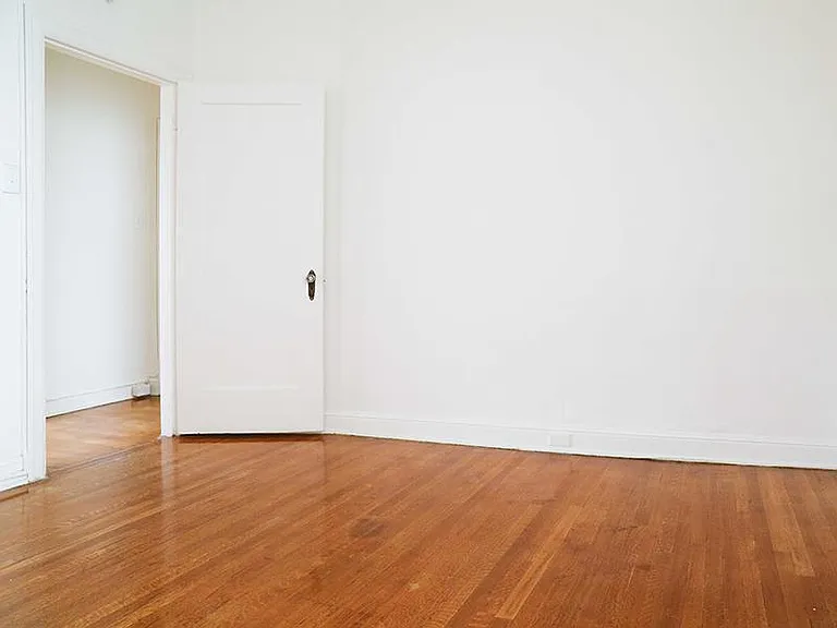 Kensington Apartments — Photo 12