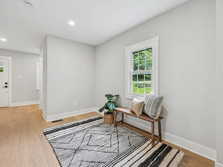 218 Biddulph Rd — Photo 5