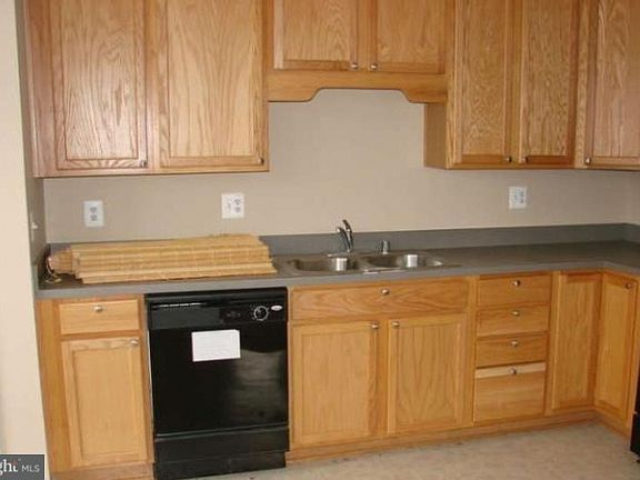 5th image of 414 Kintyre Ln