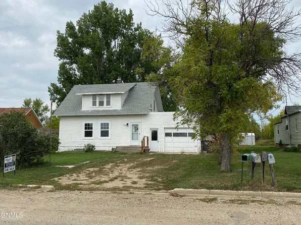 304 3rd Ave W, Columbus, ND 58727
