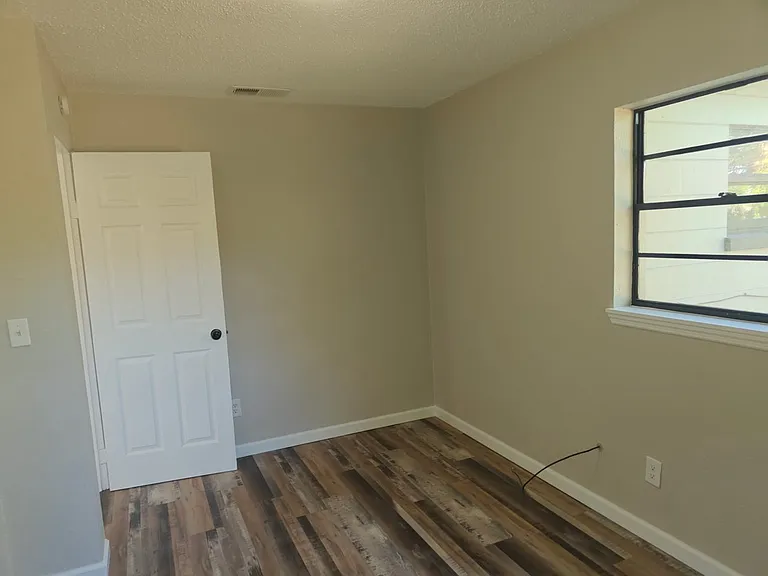 1014 S Combee Rd — Photo 5