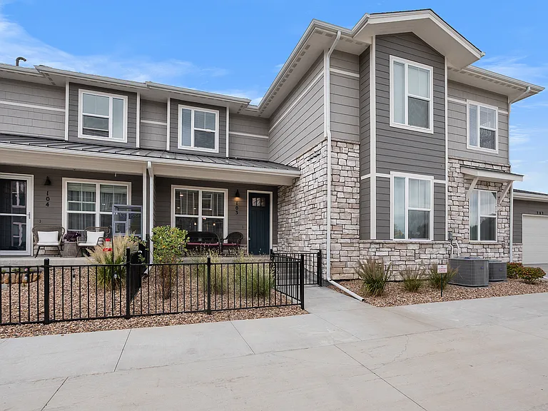 350 High Point Dr #C-103 — Photo 3