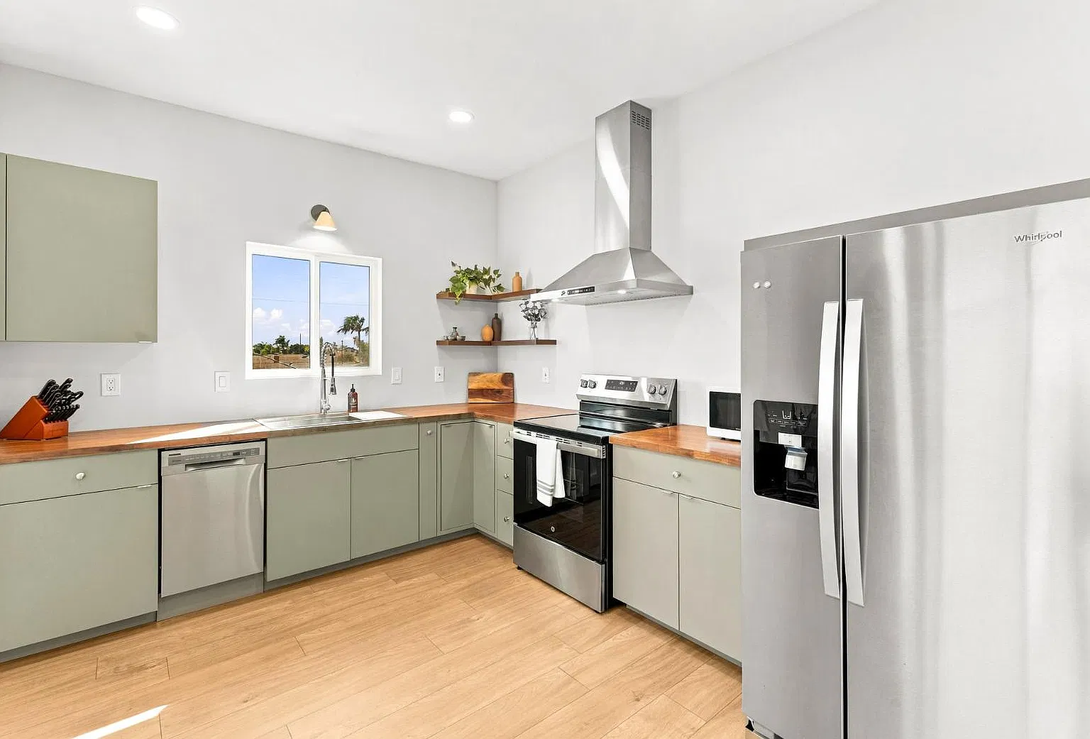 1271 Essex St - Essex #2 — Photo 2