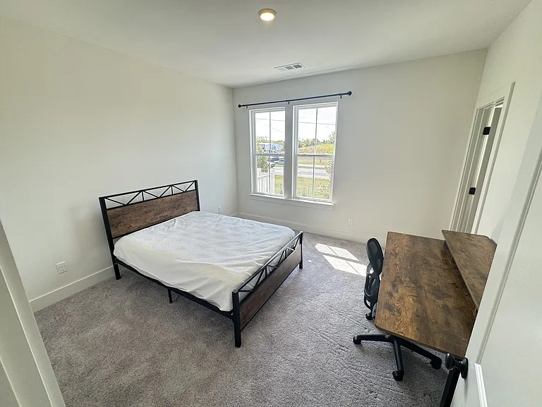 120 Nearwater Pl — Photo 5