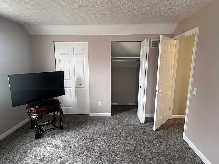 19310 Wheelers Ln #19310 — Photo 8