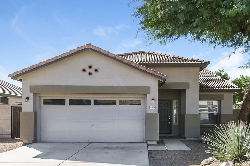 4 bed, 2.0 bath, 1669 sqft, $2,115 — Photo 1