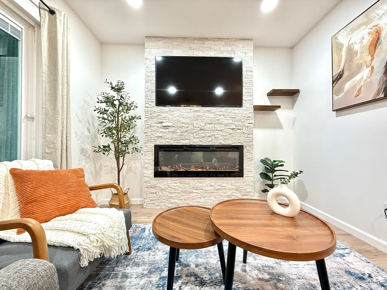 3229 S Sherbourne Dr — Photo 3