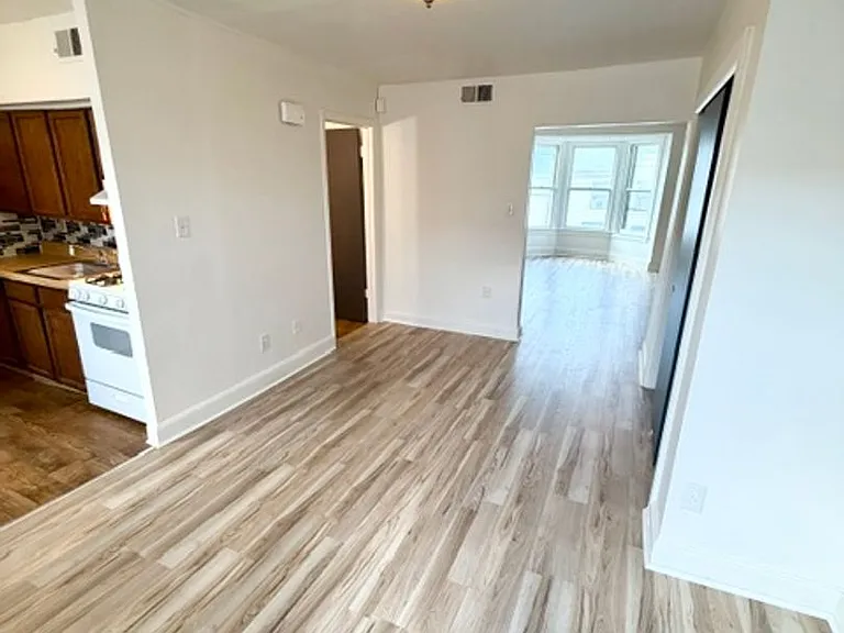 232 E King St #4 — Photo 7