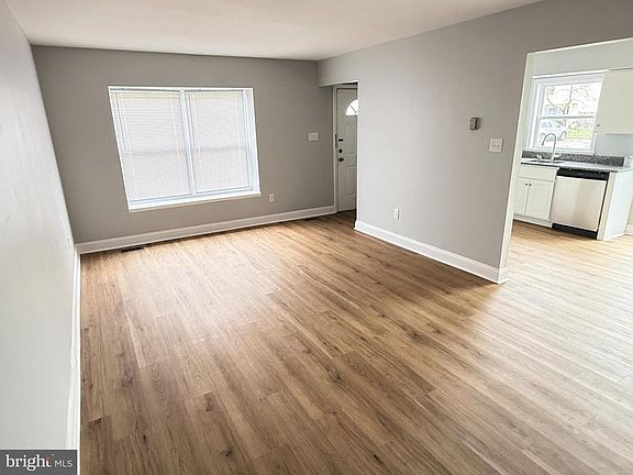 3rd image of 3 Lawrence Ct